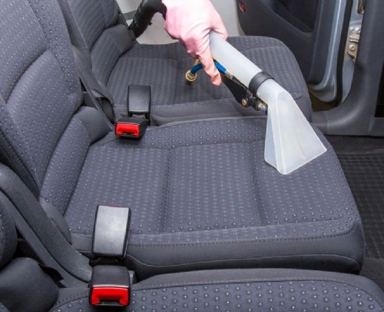 Descubre el truco de limpieza para dejar los asientos de tu automóvil como nuevos