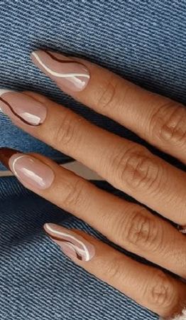 Diseños alegres de uñas Swirl Nail que puedes usar todo el año