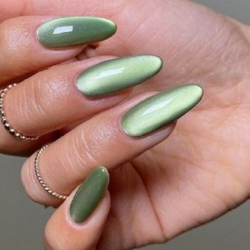 Transforma tu próxima manicura en una obra de arte con las uñas velvet