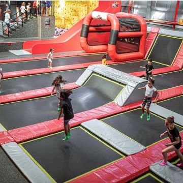 La nueva tendencia en entretenimiento y diversión para niños! Saltar sin parar!