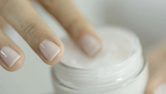 Glow French: la tendencia en uñas que deslumbra este 2025
