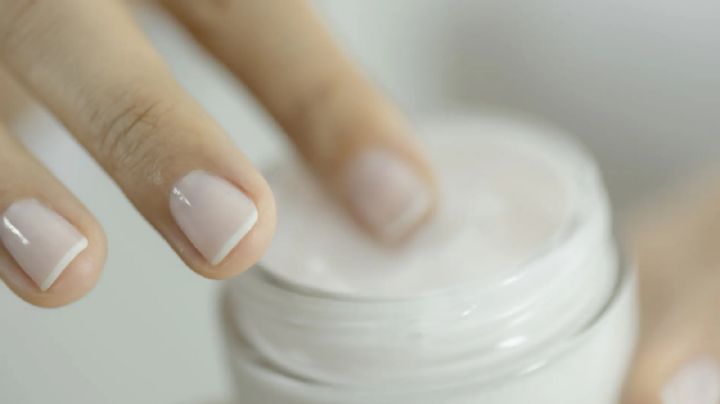 Glow French: la tendencia en uñas que deslumbra este 2025