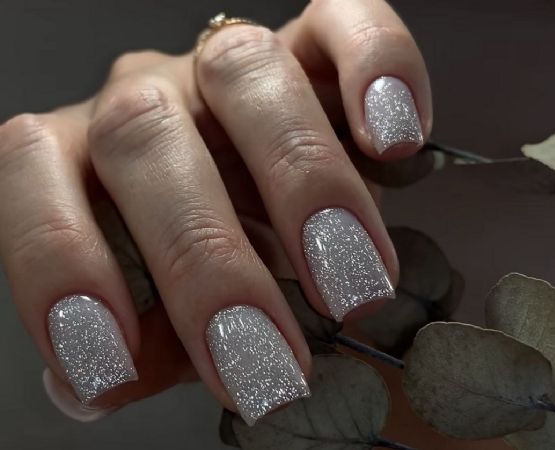 Descubre el fascinante "sugar effect" que se apodera del nail art