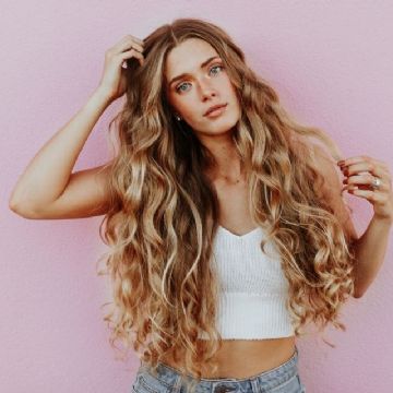 Descubre 5 trucos para darle volumen inmediato a tu cabello lacio