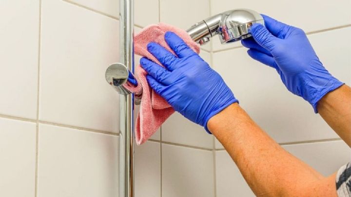Dale nueva vida a tu ducha con este truco de limpieza infalible