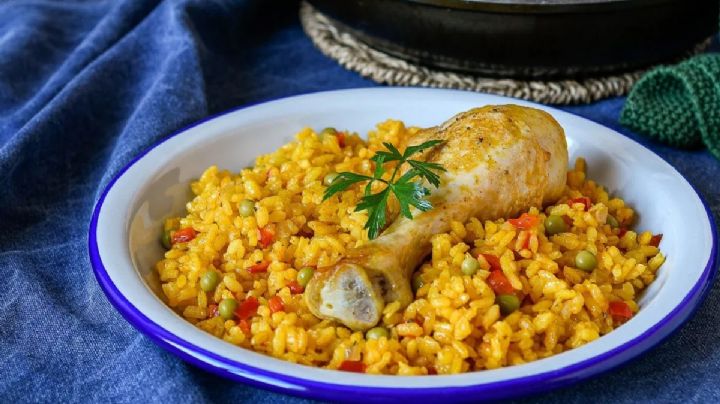 Arroz con pollo: un clásico peruano que conquista paladares