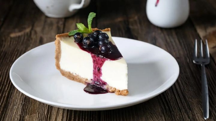 Cheesecake de arándanos: la receta fácil que endulzará tu día con cada bocado