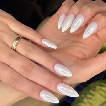 Uñas aura: el arte hipnótico que conquista las manos con color y creatividad