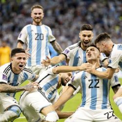 París se ilumina en celeste y blanco: Lautaro y Mac Allister, nominados al Balón de Oro