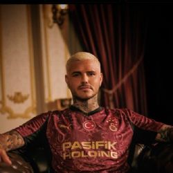 La Camiseta de Icardi como Capitán: Más que una Prenda, el Símbolo del Renacimiento de un Goleador en Turquía