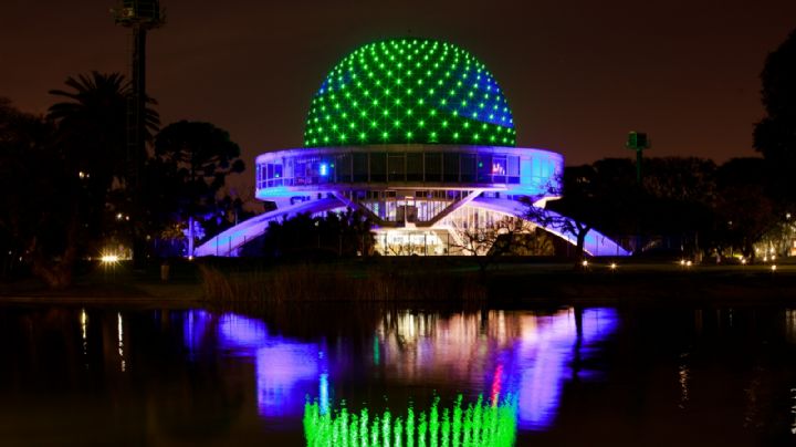 Iluminación verde en espacios y monumentos porteños para concientizar sobre el cambio climático