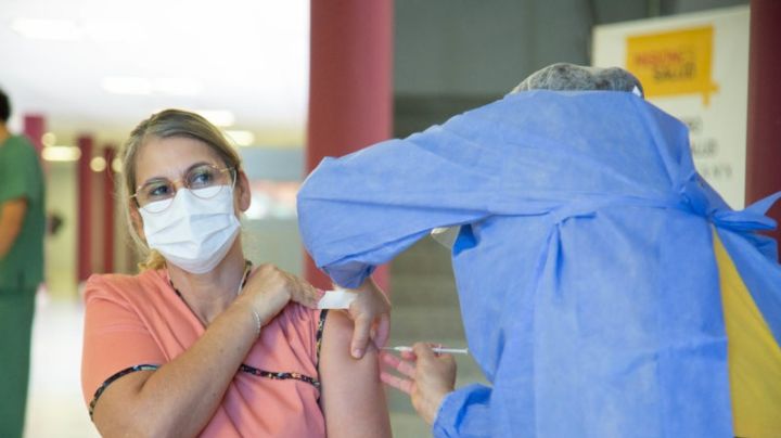 CORONAVIRUS: Argentina vacunó con ambas dosis la mitad de la población