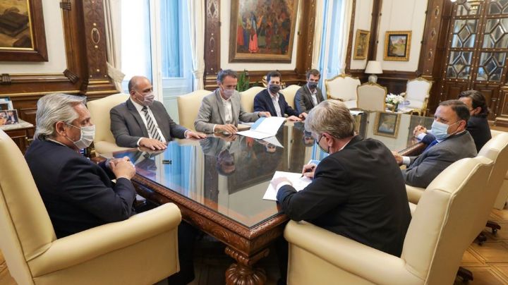 Alberto Fernández, reunión con gobernadores y firma de convenio