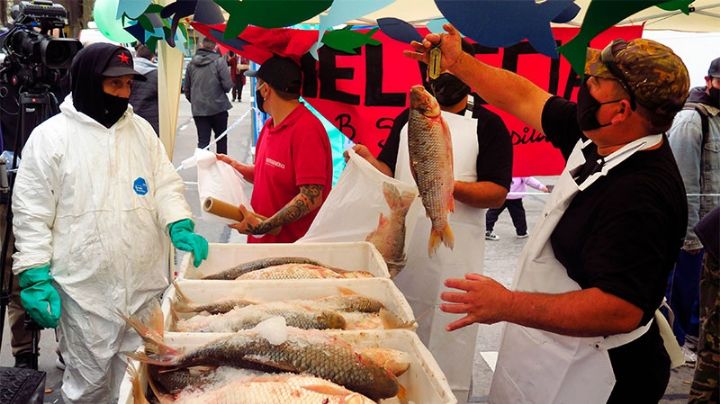 "Pescadazo": continúa la venta a precios populares en todo el país