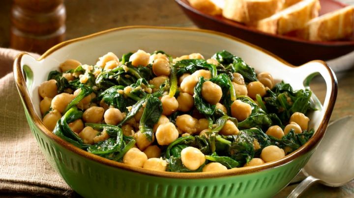 Receta culinaria: prepara este delicioso plato de garbanzos con espinacas rico en hierro y vitaminas