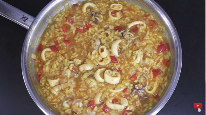 Arroz con calamares, una fácil receta para ganarle al frío