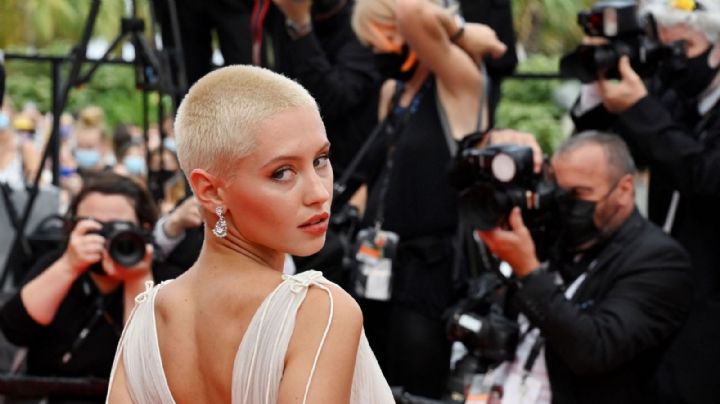 La modelo británica del momento Iris Law y su impactante look