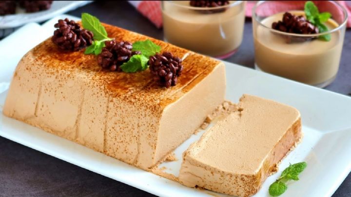 Si tienes leche, maicena y café, con esta receta te salvo el postre