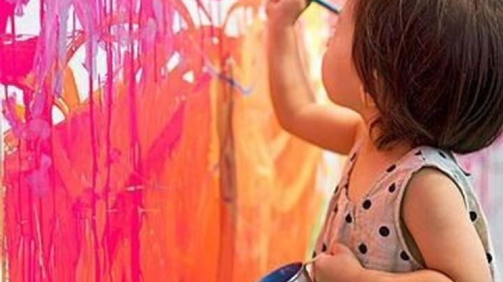 Con esta idea de manualidades, crea pintura para que tus niños jueguen en la ducha