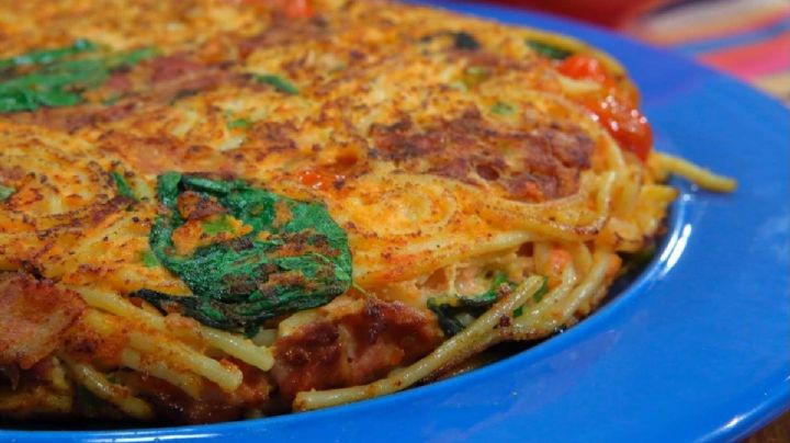 Tortilla de fideos y espinacas: una deliciosa receta hecha con sobras de comida