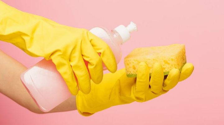 Una tiktoker mostró su truco para ahorrar detergente al lavar los platos y se volvió viral