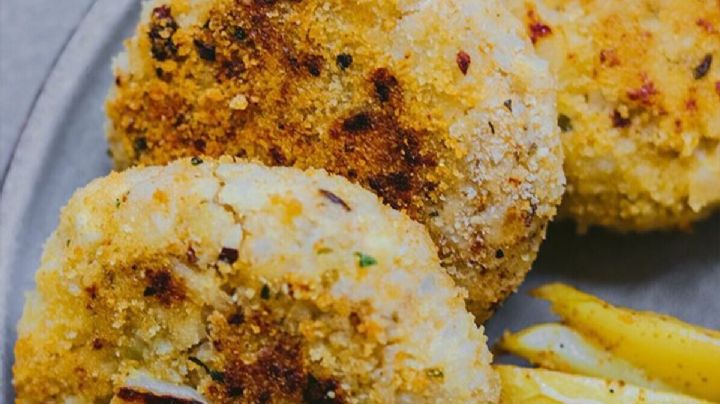 Milanesas de coliflor con puré, una receta de la abuela fácil, económica y rendidora