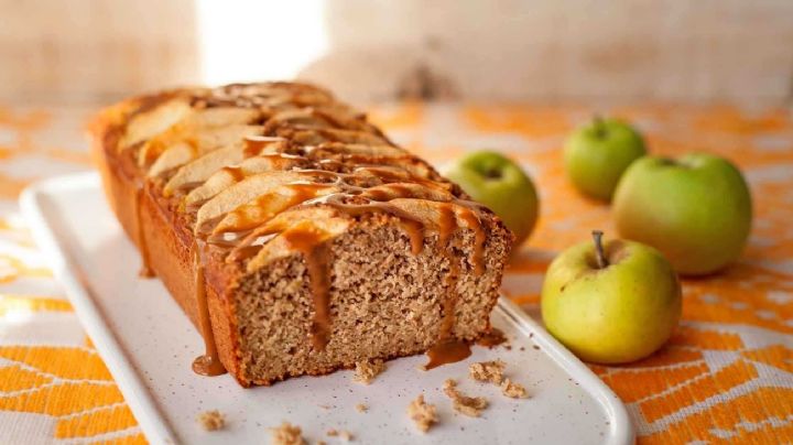 Budín de manzanas con aquafaba, una receta con el sustituto ideal para las claras de huevo