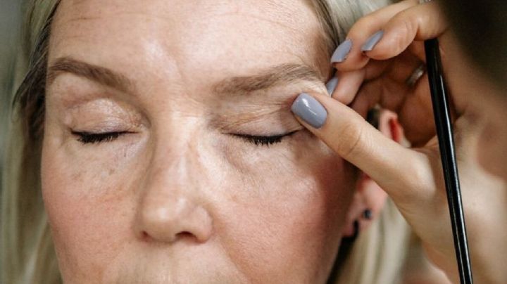 6 trucos de belleza con maquillaje de ojos para que aprendas a disimular los párpados caídos