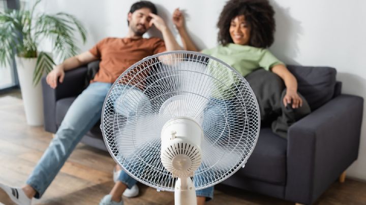 Este es el truco viral para transformar tu ventilador de pie en un potente aire acondicionado