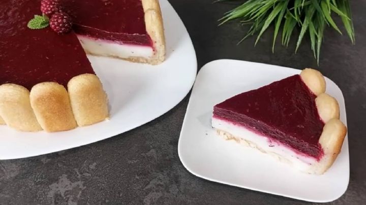 Postre frio de vainilla y frutos rojos, una receta de la abuela sin harina y sin horno