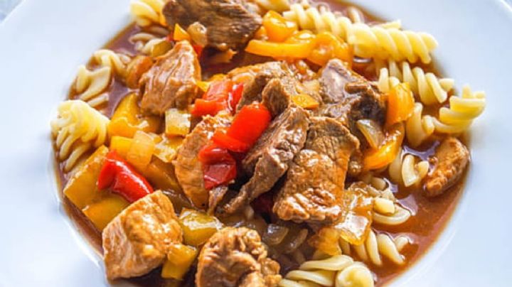 Guiso de fideos con carne, una receta para acompañar el clima del otoño con mucho sabor