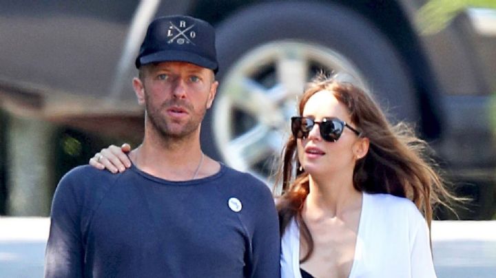 Chris Martin, cantante de Coldplay  despertó rumores de embarazo con Dakota Jhonson