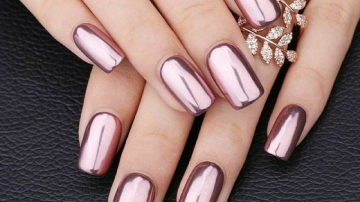 Mirror nails, nuevos diseños de uñas combinadas para que tus manos tengan brillo propio
