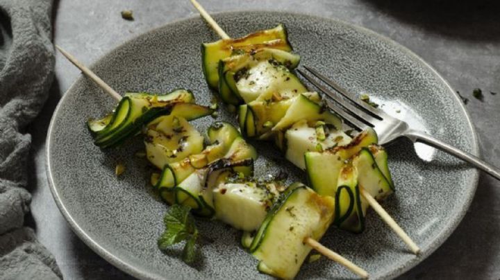 Si tienes un zucchini, queso y algunas especias, con esta receta te salvo la cena