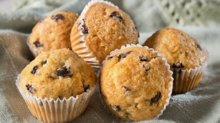 Disfruta de un desayuno nutritivo con una receta saludable de torta en taza, sin azúcar y sin gluten