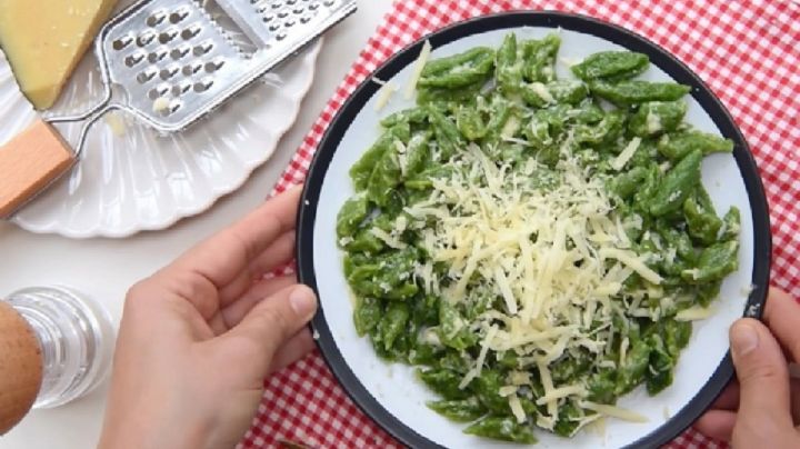 Con esta receta prepara pasta de espinaca sin huevo y con tres ingredientes