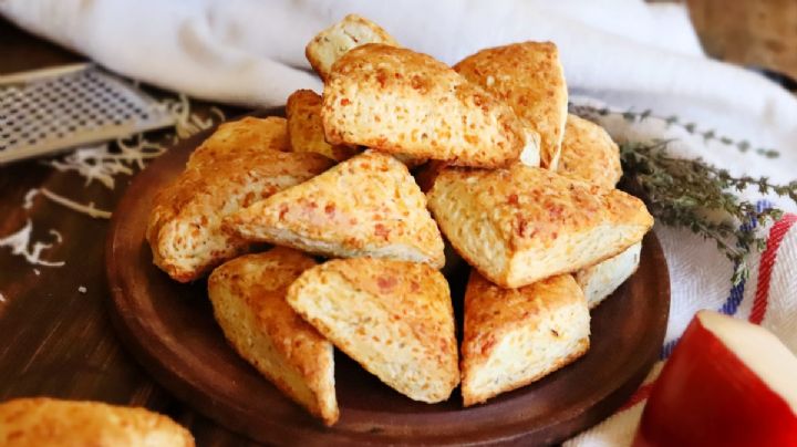 Con 3 ingredientes y esta receta prepara deliciosos scones de quesos para tus desayunos y meriendas