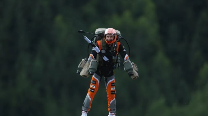 Increíble, un "hombre volador" cayó en la pista del Gran Premio de Austria de Fórmula 1