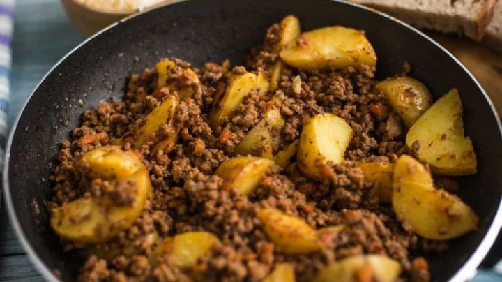 Sartén de papa con carne, una receta sabrosa y económica que preparas en 20 minutos