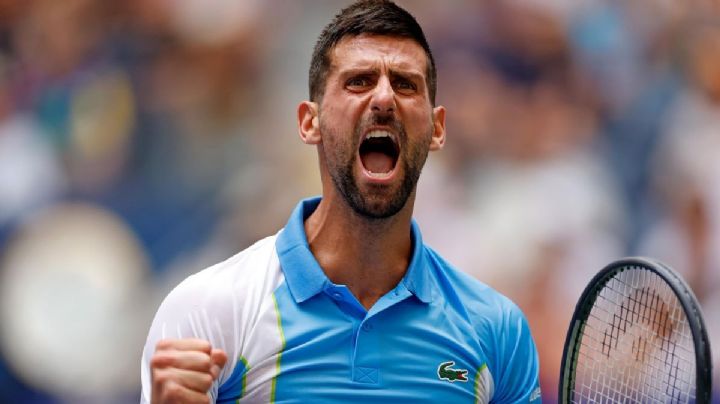 Novak Djokovic se metió en semifinales, cantó ante el público y rompió un récord de Roger Federer