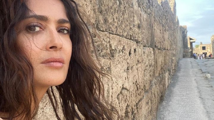 Salma Hayek visita Pompeya y se conmueve con su historia