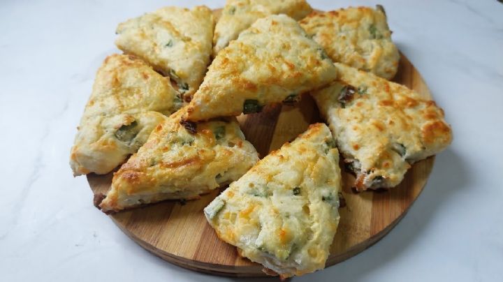 Scones de verdeo y queso, la receta ideal para la próxima picada