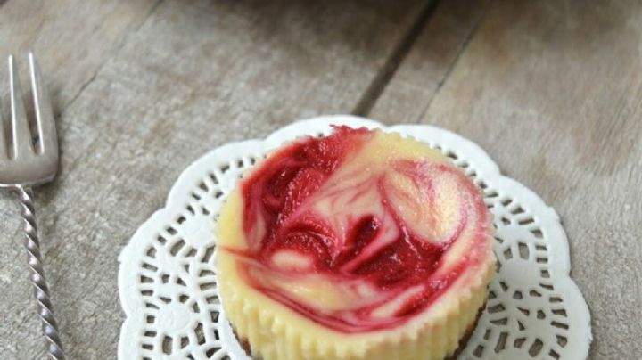 Disfruta de unos ricos minis cheesecakes de arándanos en solo 3 pasos