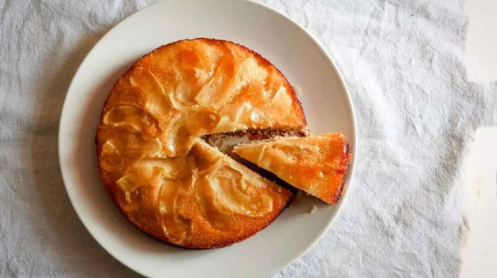 Torta de manzana de 10 cucharadas, la receta más fácil y rápida