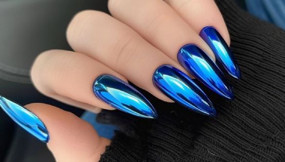 Deslumbra con estilo: 3 diseños de uñas azules que te permiten brillan a cualquier edad