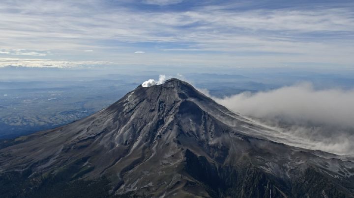 Una cámara captó el vuelo de un OVNI en las proximidades de un volcán y se volvió viral