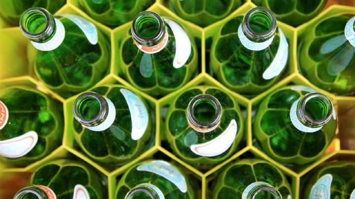 Anímate a darle una segunda vida a tus botellas de vidrio con estas 10 creativas ideas de reciclaje