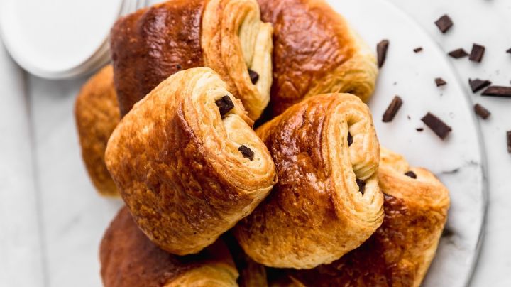 Receta de las facturas rellenas con chips de chocolate, un bocado delicioso en minutos