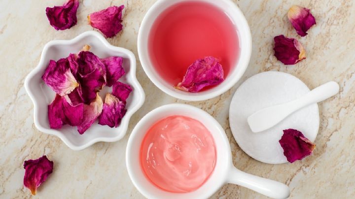 Descubre el secreto de la belleza ancestral: Agua de rosas casera