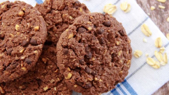 Prepara esta receta proteica y disfruta de unas deliciosas galletas de chocolate sin harina